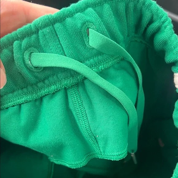 Lululemon Athletica Scuba Mid-Rise Oversized Short 3" Trim - Raceway Green - Picture 2 of 3